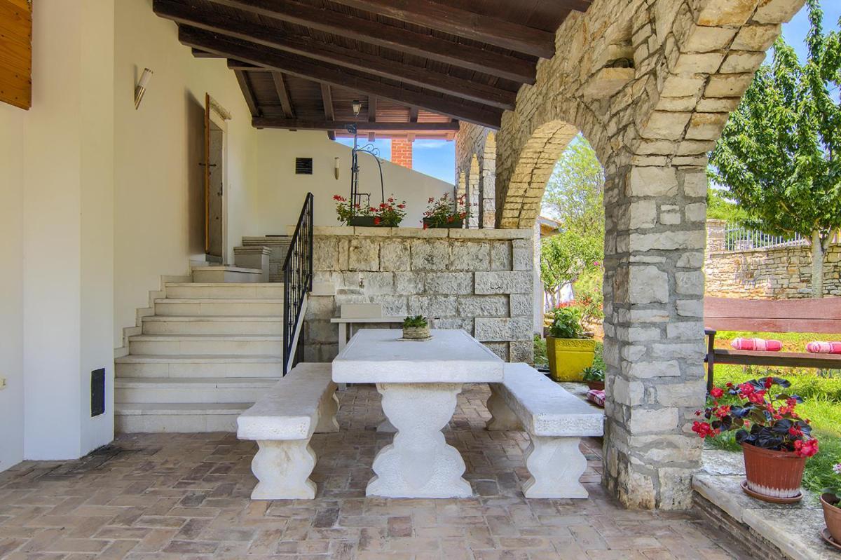 Holiday Home Kukurin บาเล ภายนอก รูปภาพ
